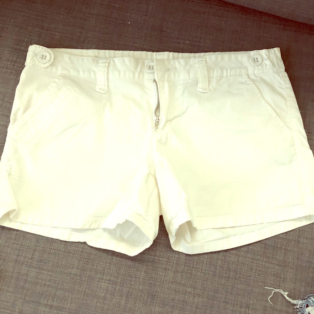 Buffalo White Shorts size 30